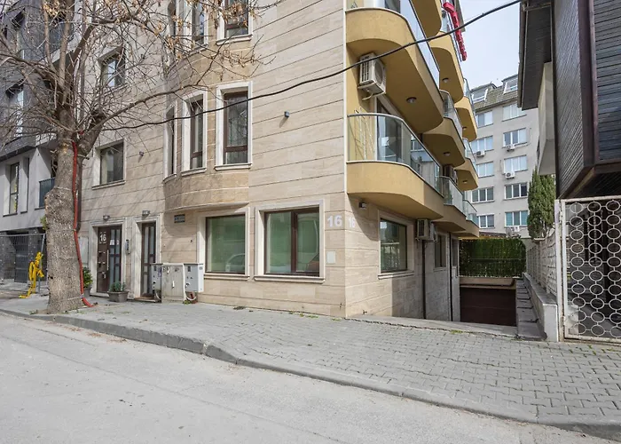 Sea Garden Marina 1 Warna